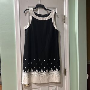 Jessica Howard Black and White Linen Dress. Size 16 Sleeveless Knee Length Dress